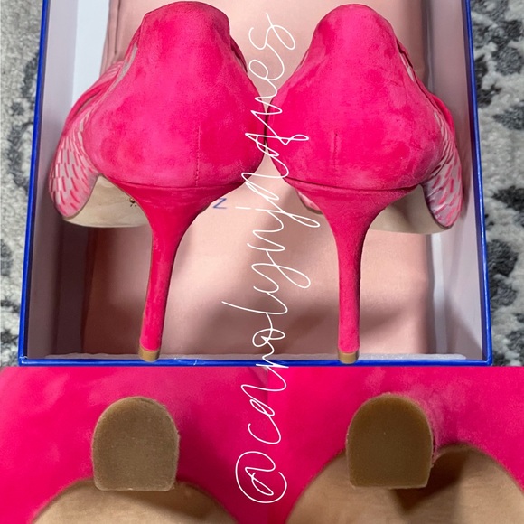 Stuart Weitzman Tasha Pointed Toe Pumps - Picture 9 of 10